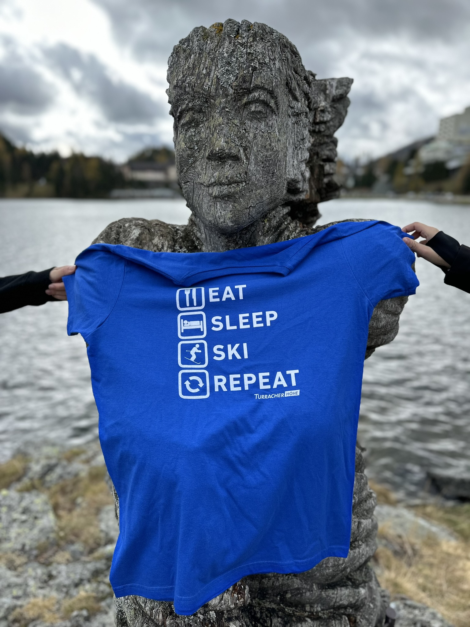 T-Shirt "Eat - Sleep - Ski - Repeat" blau