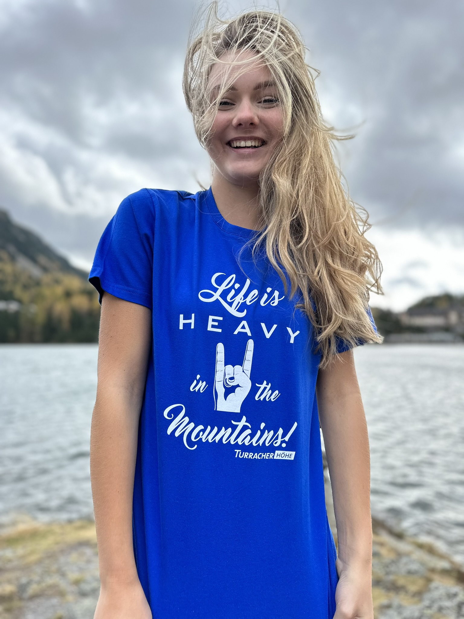 T-Shirt "Life is heavy in the Mountains!" blau
