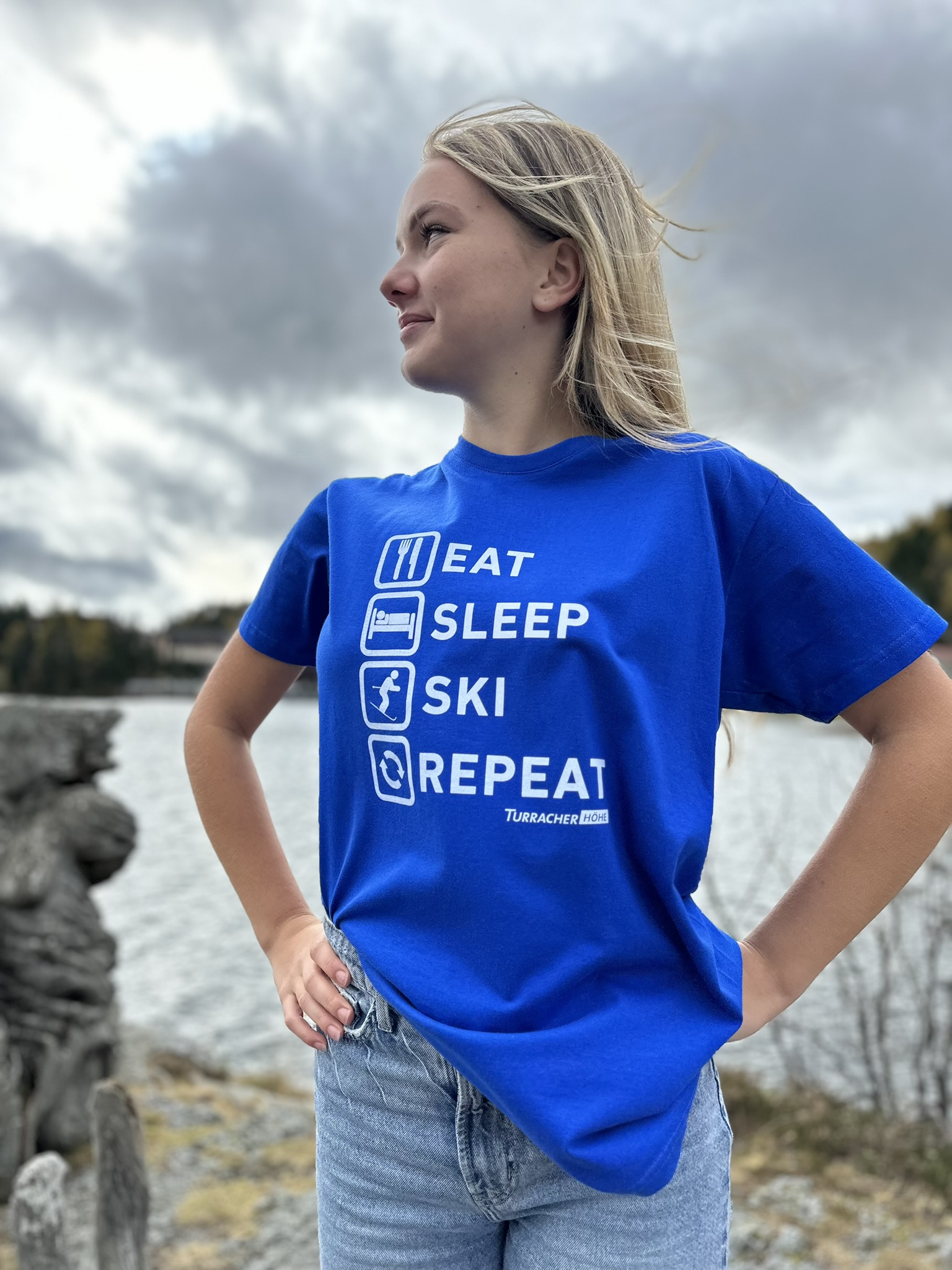T-Shirt "Eat - Sleep - Ski - Repeat" blau